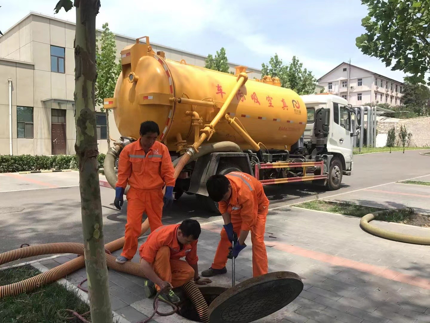 钟山化粪池清理与5-8吨吸粪车施工效率分析